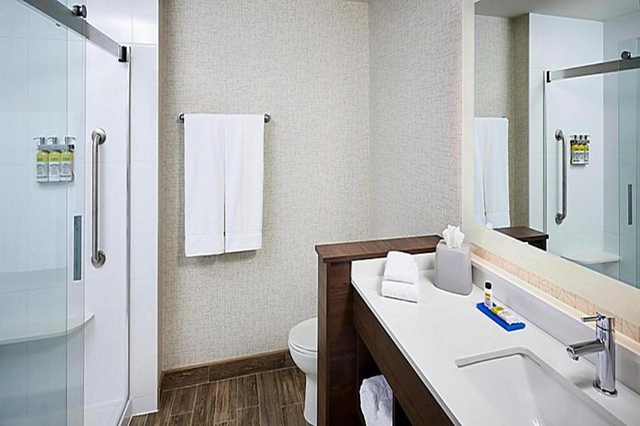 Holiday Inn Express - Canton By Ihg Bagian luar foto